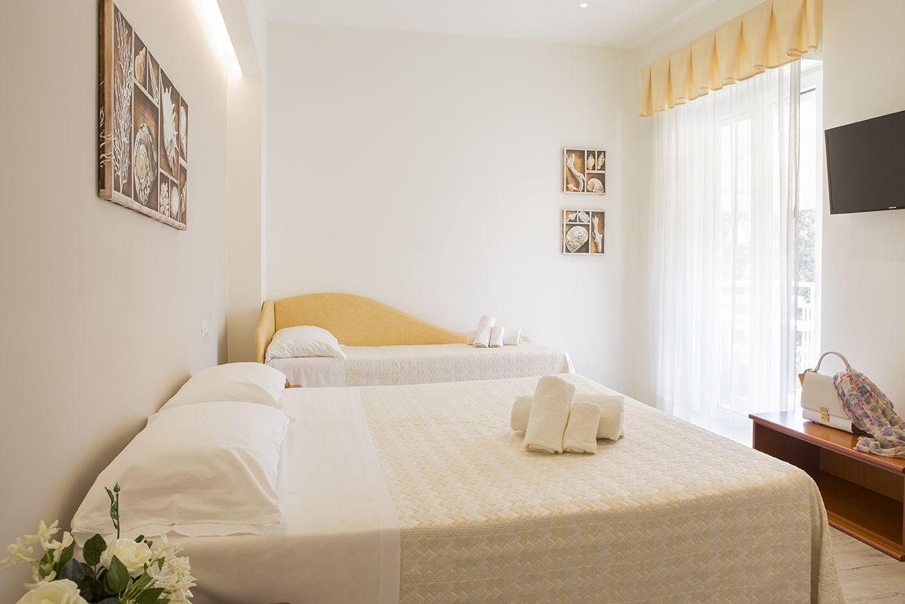 Hotel Pacific Cattolica Eksteriør bilde