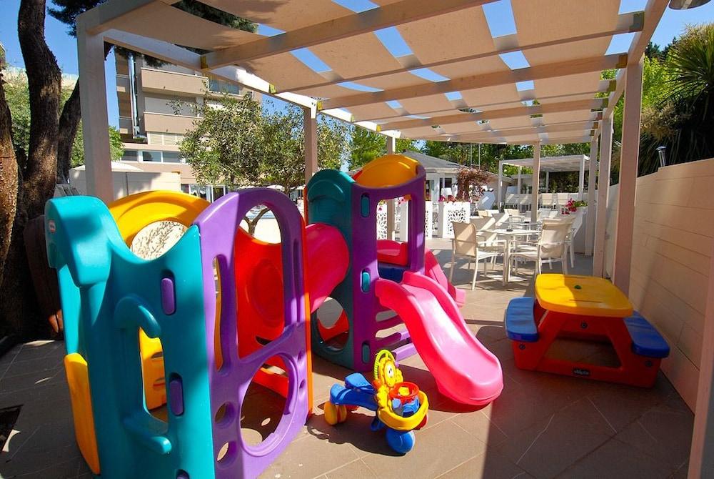 Hotel Pacific Cattolica Eksteriør bilde