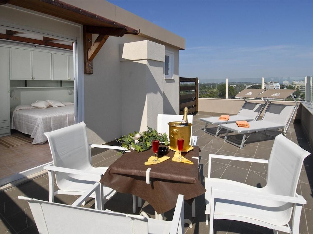 Hotel Pacific Cattolica Eksteriør bilde