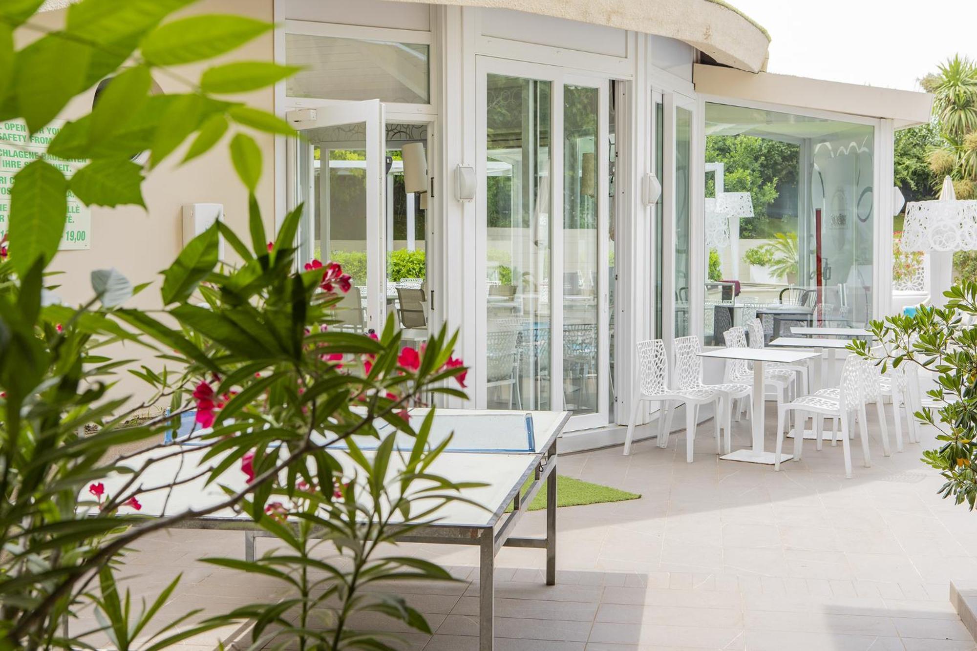 Hotel Pacific Cattolica Eksteriør bilde
