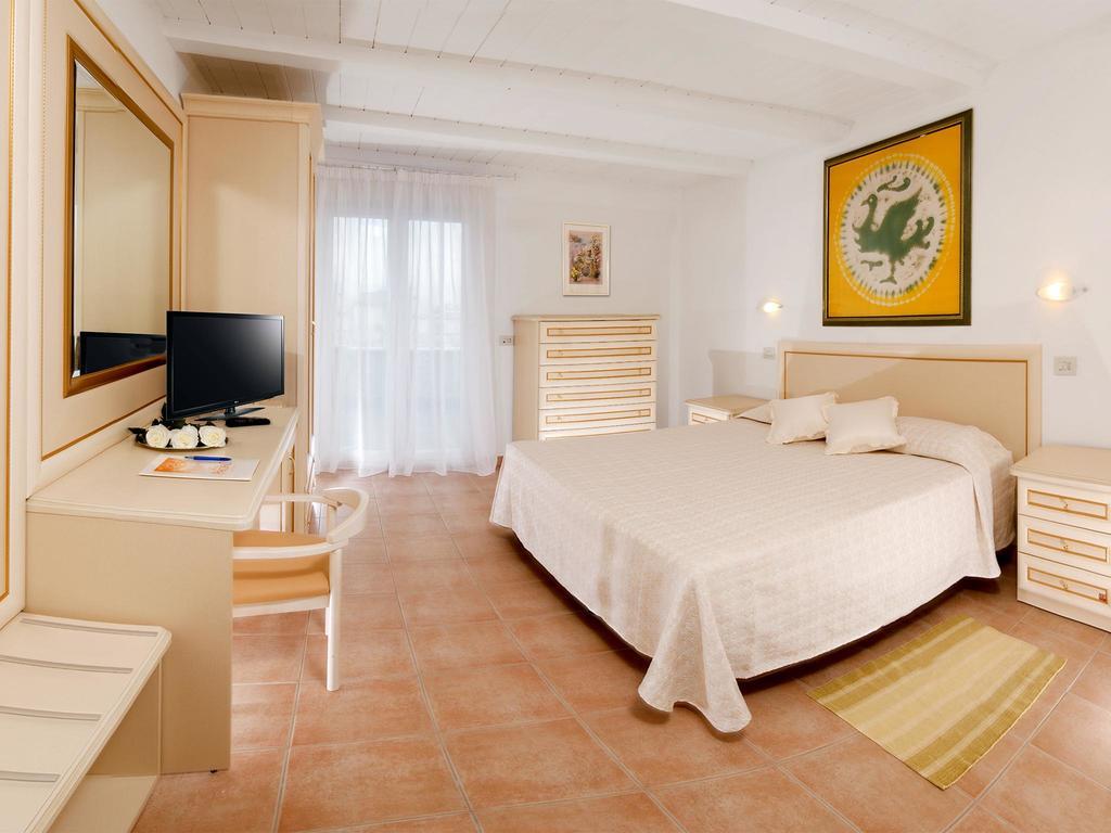 Hotel Pacific Cattolica Eksteriør bilde