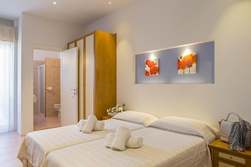 Hotel Pacific Cattolica Eksteriør bilde