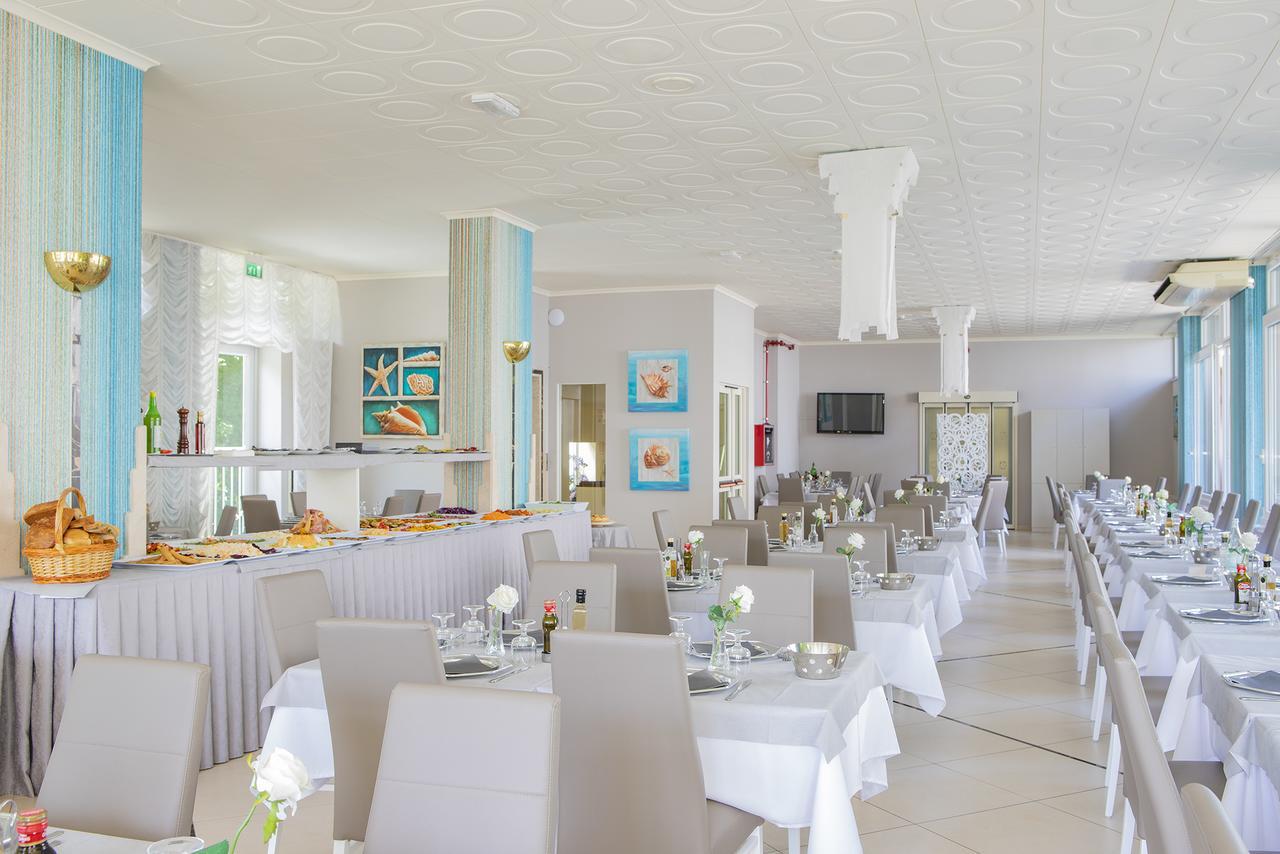 Hotel Pacific Cattolica Eksteriør bilde