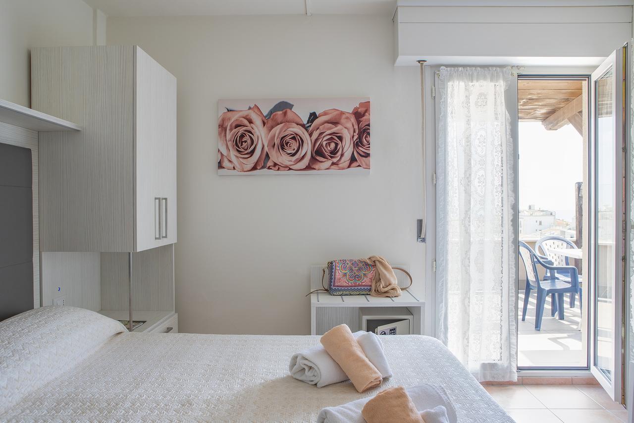 Hotel Pacific Cattolica Eksteriør bilde