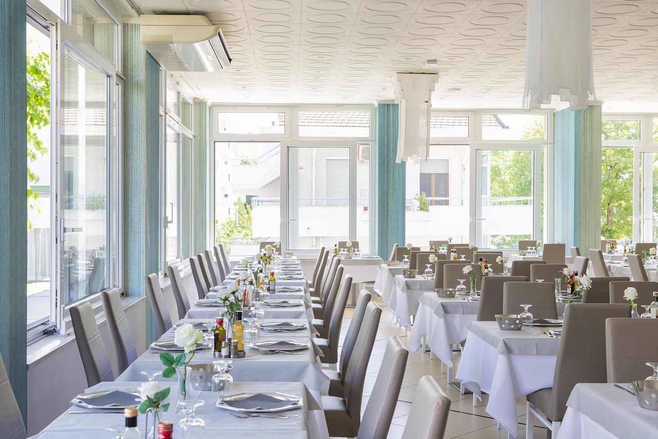 Hotel Pacific Cattolica Eksteriør bilde
